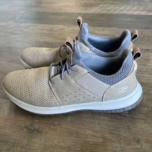Men’s Sketchers Classic Fit Delson-Camden Size 10.5